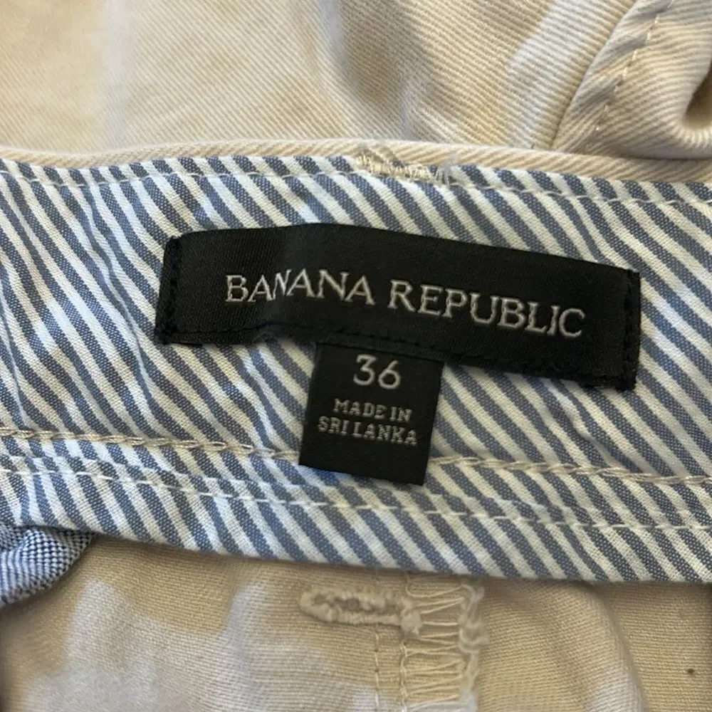 Banana Republic Men's khaki Shorts Size 36 EUC